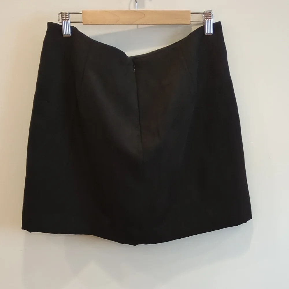 J. Crew Black Mini Skirt Suede Buttons Pockets Size 12 Classic Preppy Academia